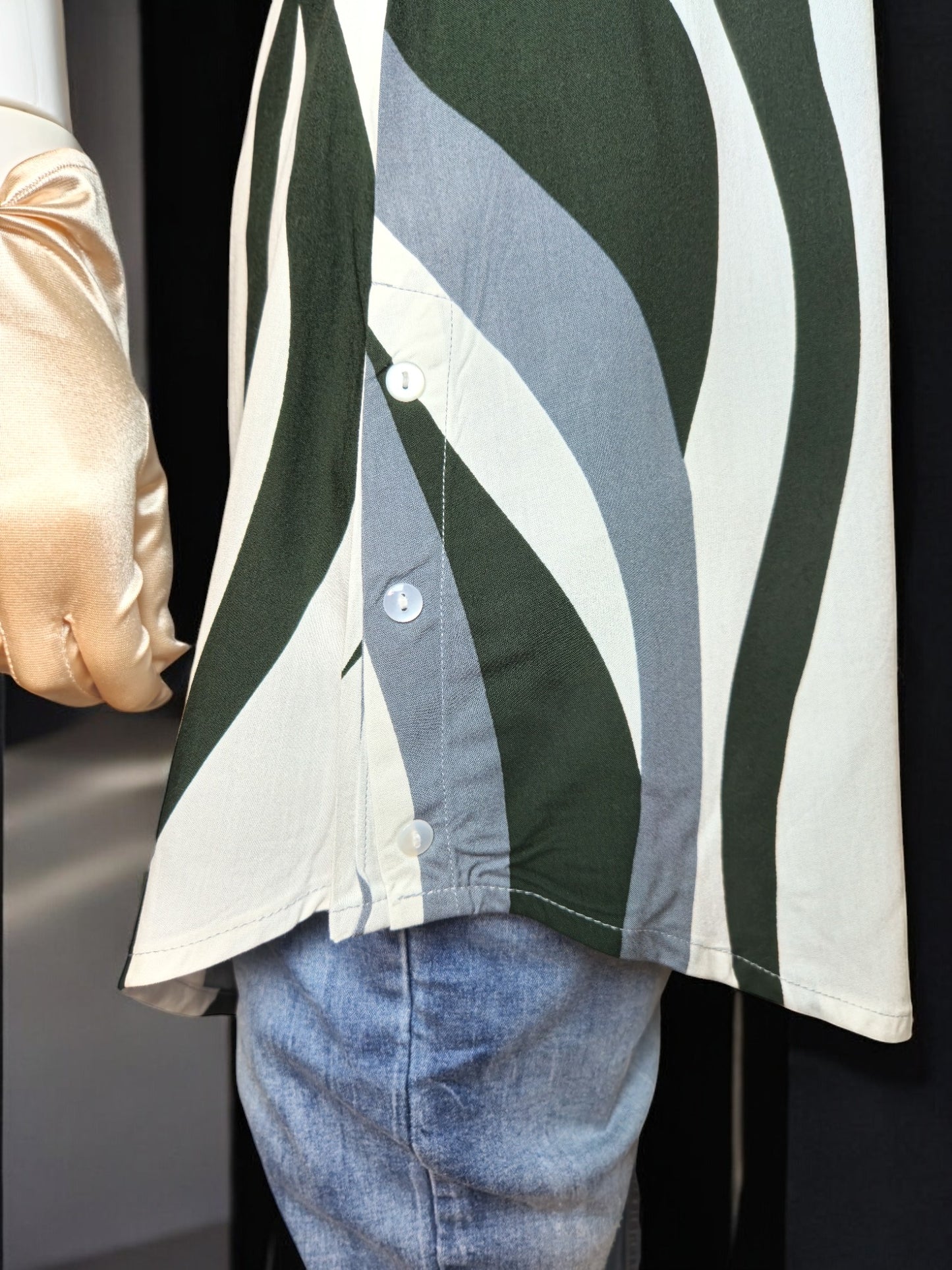 81-Kurti - Wavy pattern.