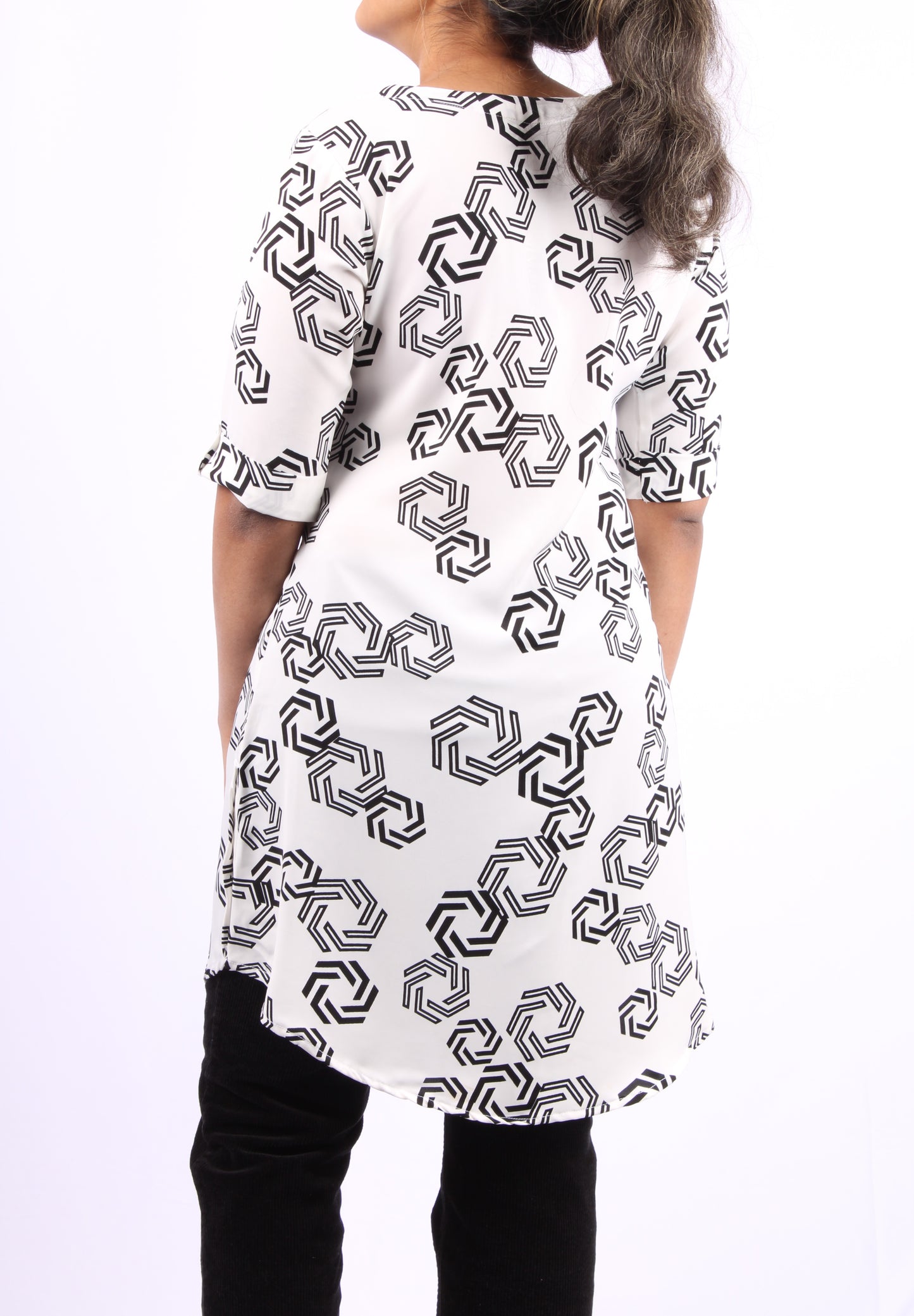 701 d - Kurti/Tunic - White & black abstract print.