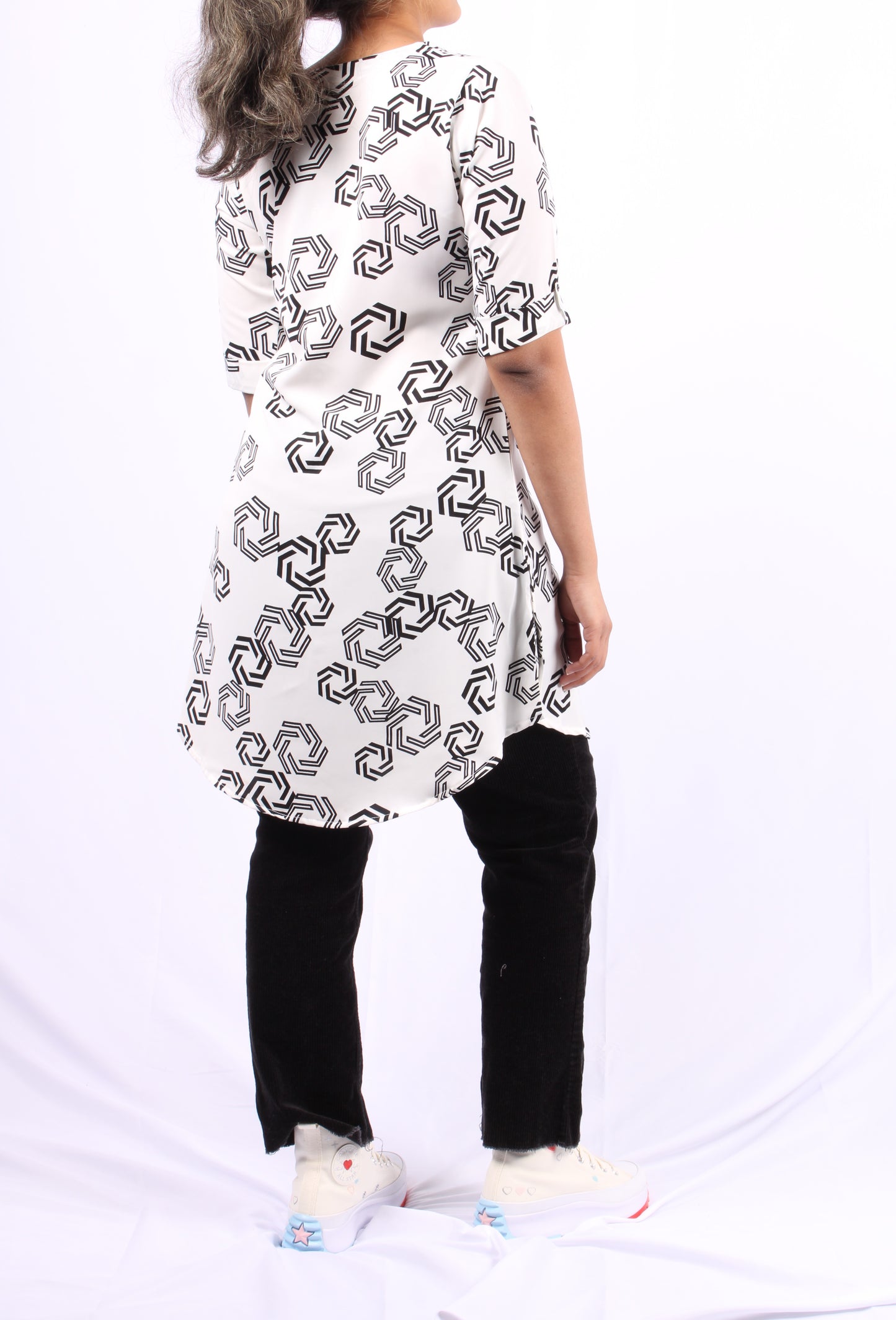 701 d - Kurti/Tunic - White & black abstract print.