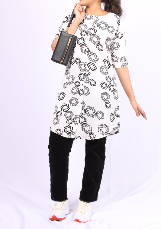 701 d - Kurti/Tunic - White & black abstract print.